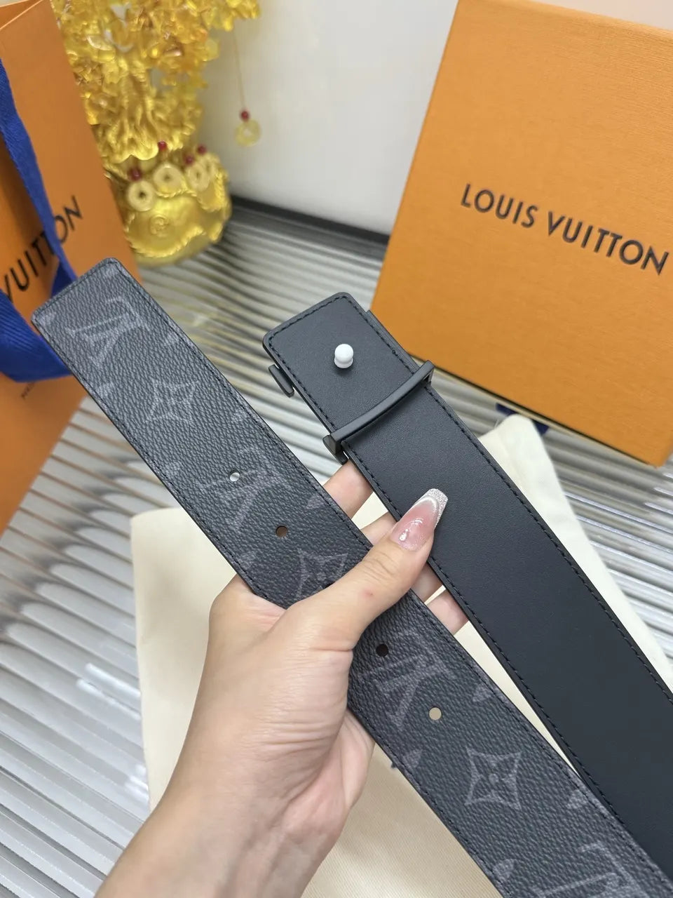 matte Louis Vuitton Black Monogram Shadow Belt - Hình 3