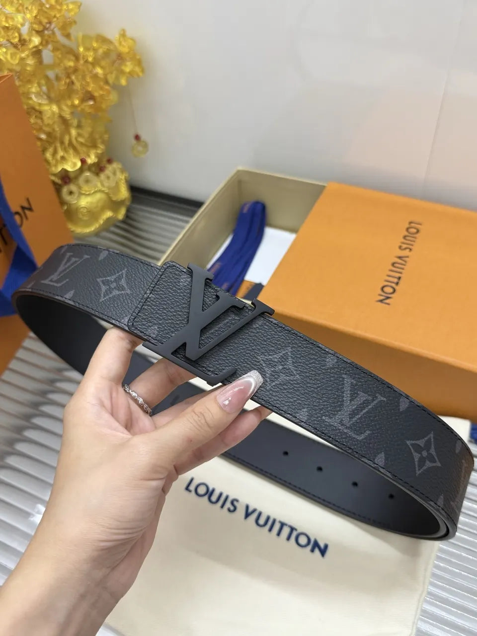 matte Louis Vuitton Black Monogram Shadow Belt - Hình 5