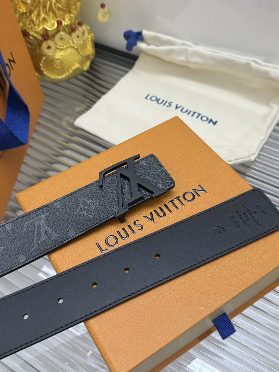 matte Louis Vuitton Black Monogram Shadow Belt - Hình 6