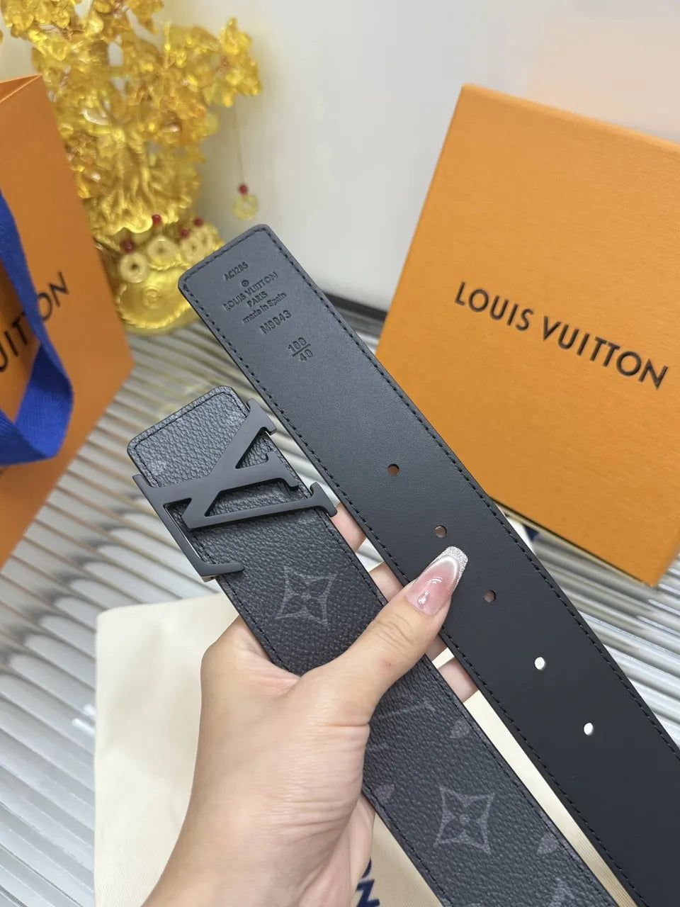 matte Louis Vuitton Black Monogram Shadow Belt - Hình 7