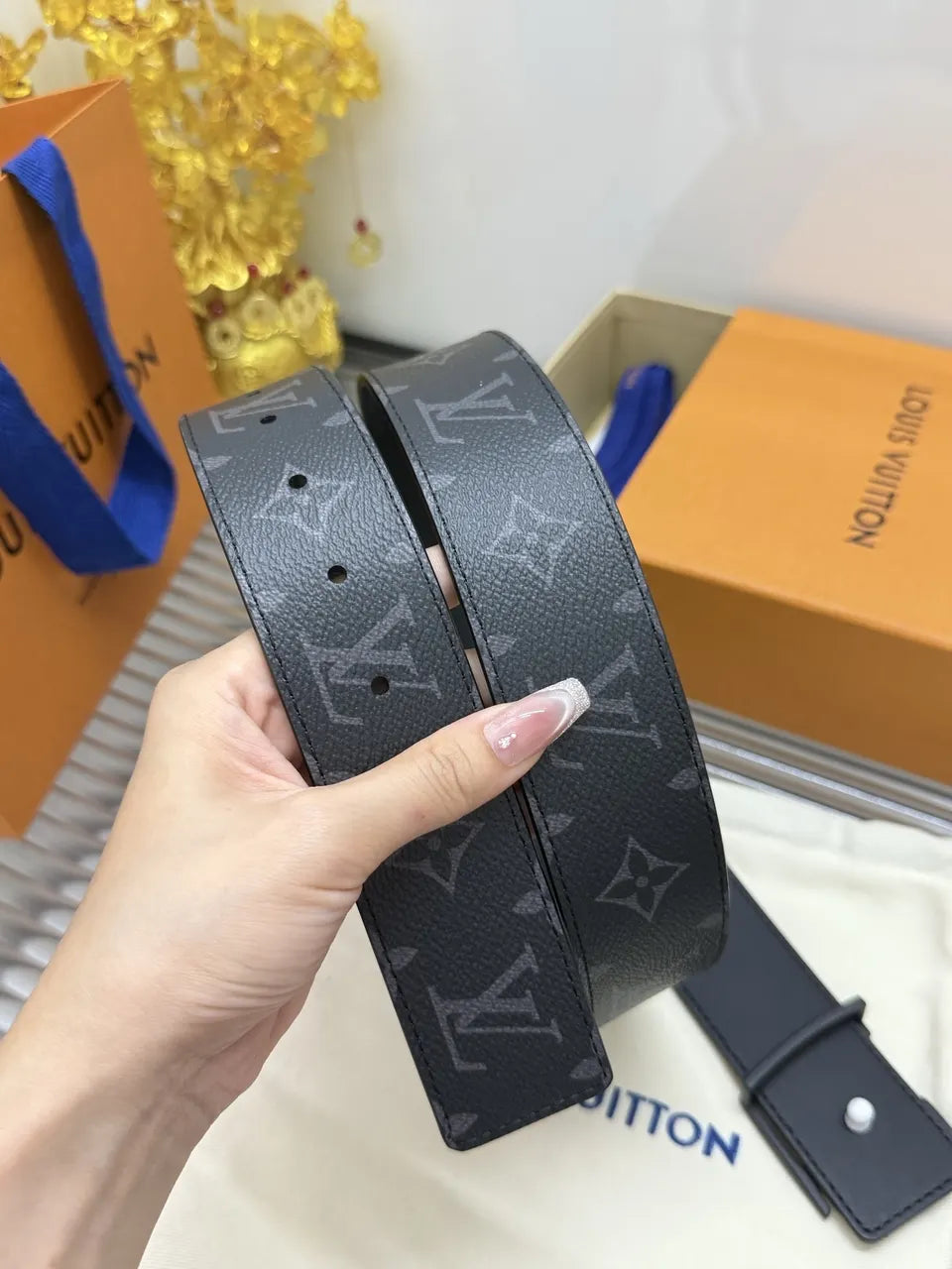 matte Louis Vuitton Black Monogram Shadow Belt - Hình 8