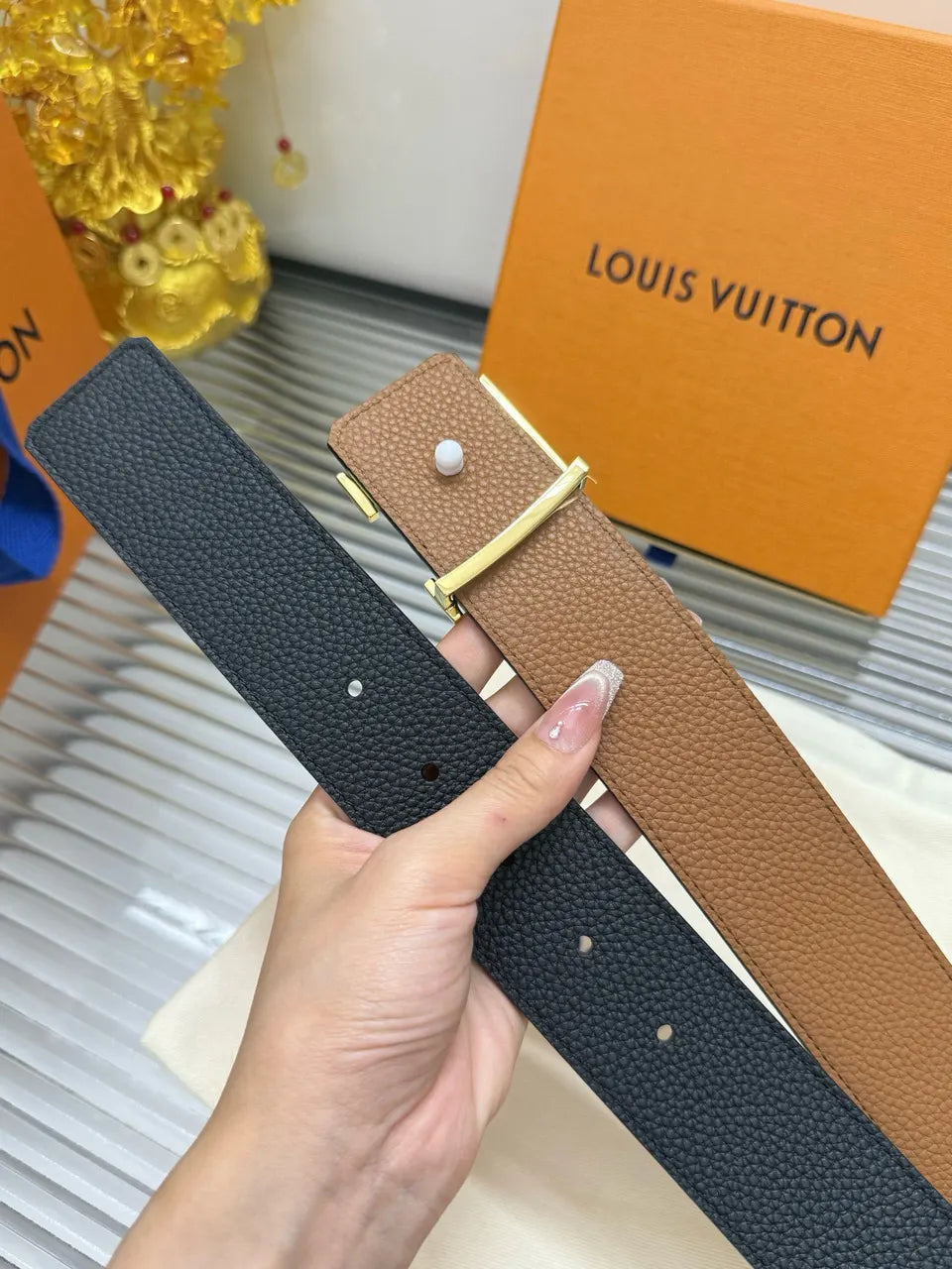 gold buckle Louis Vuitton Black Taurillon Leather Belt - Hình 3