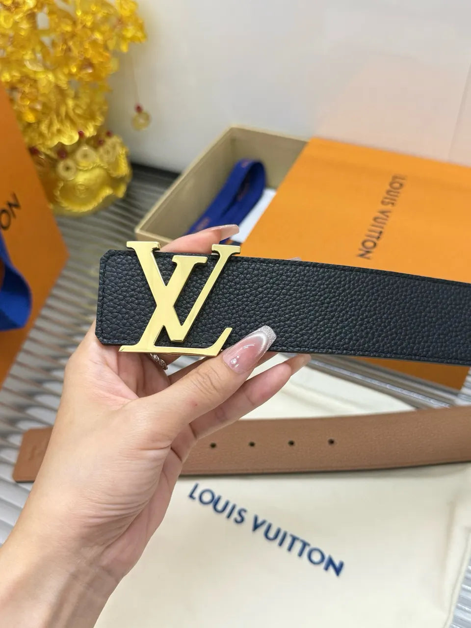 gold buckle Louis Vuitton Black Taurillon Leather Belt - Hình 4