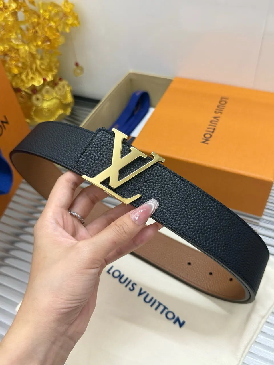 gold buckle Louis Vuitton Black Taurillon Leather Belt - Hình 5