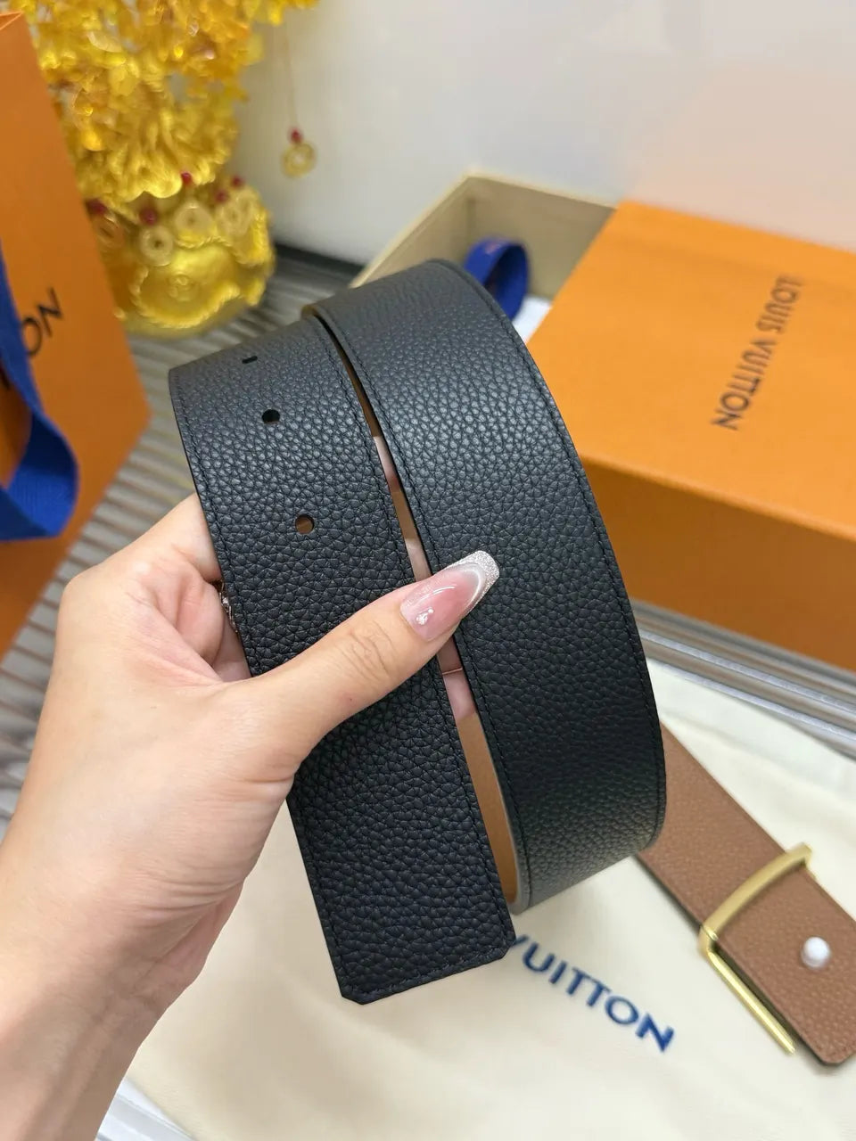 gold buckle Louis Vuitton Black Taurillon Leather Belt - Hình 8