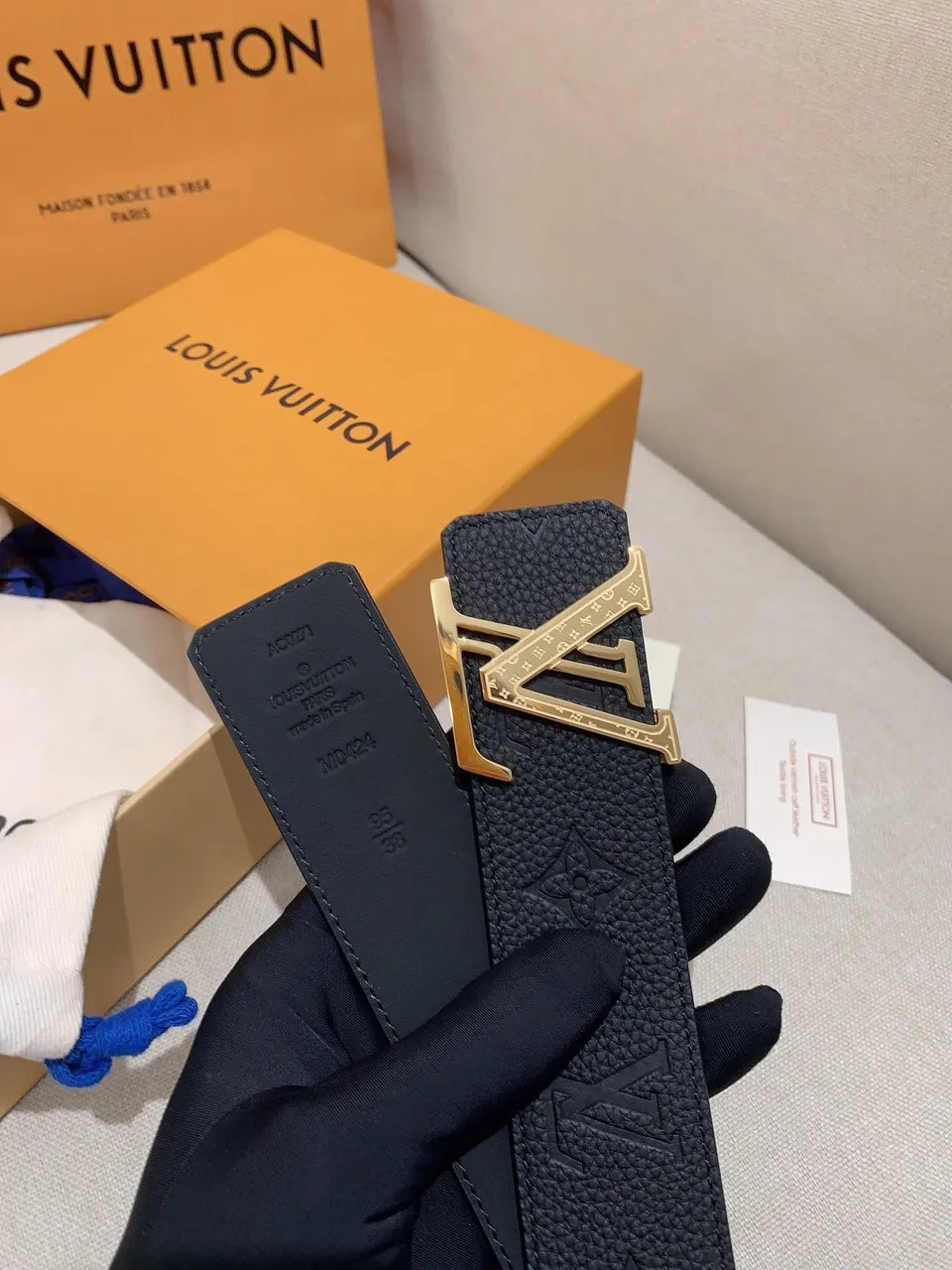 signature Louis Vuitton Black Leather Belt - Hình 2