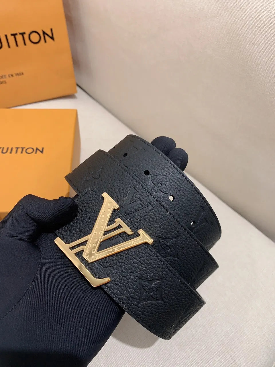 signature Louis Vuitton Black Leather Belt - Hình 3