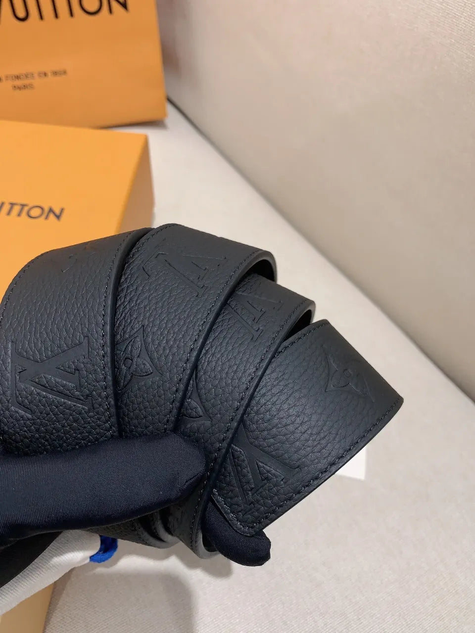 signature Louis Vuitton Black Leather Belt - Hình 4