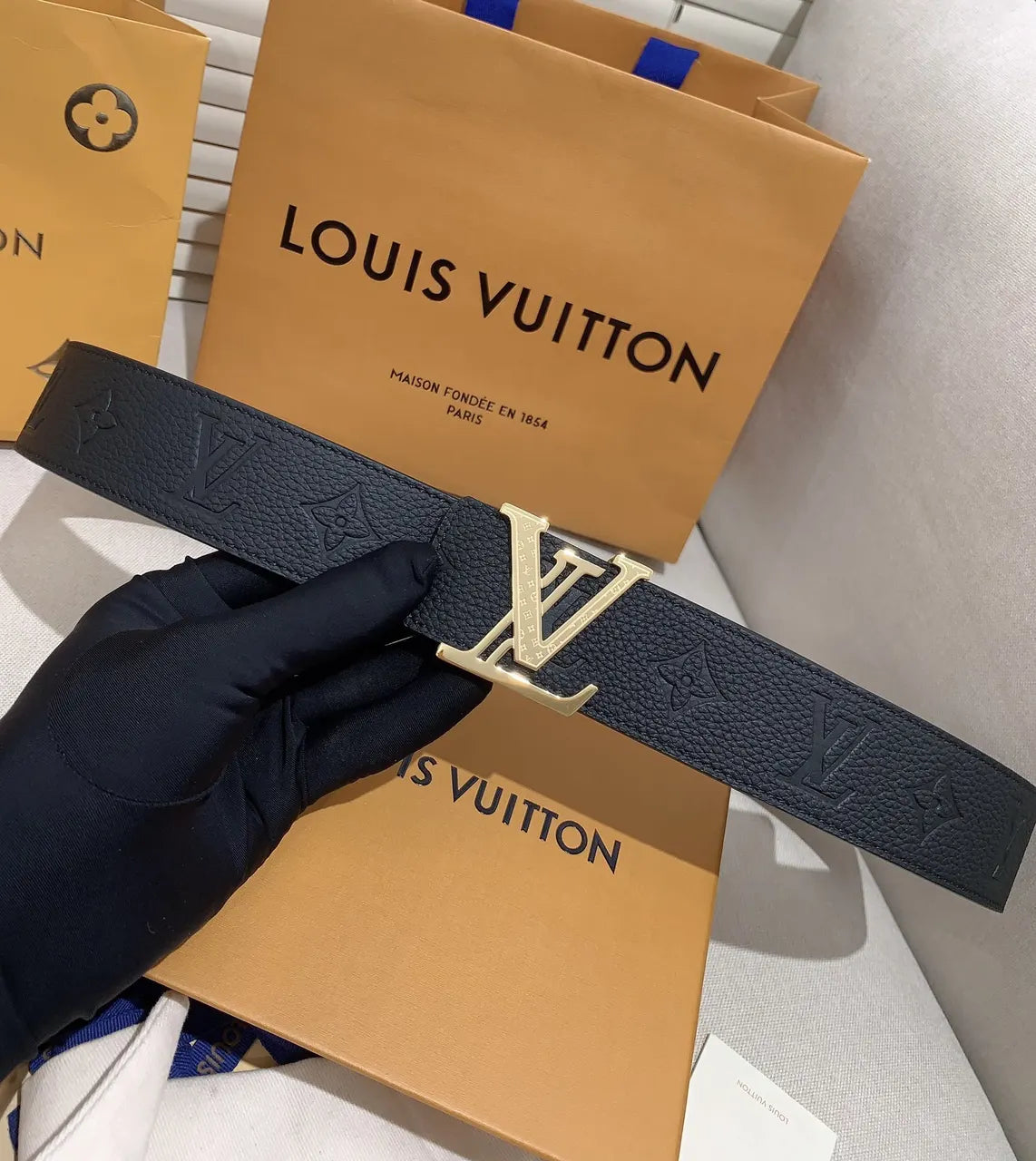 signature Louis Vuitton Black Leather Belt - Hình 5