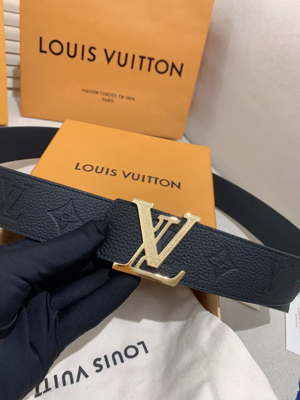 signature Louis Vuitton Black Leather Belt - Hình 6