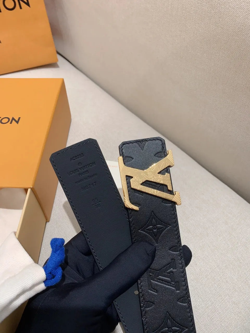 Louis Vuitton Embossed Belt Gold - Hình 2