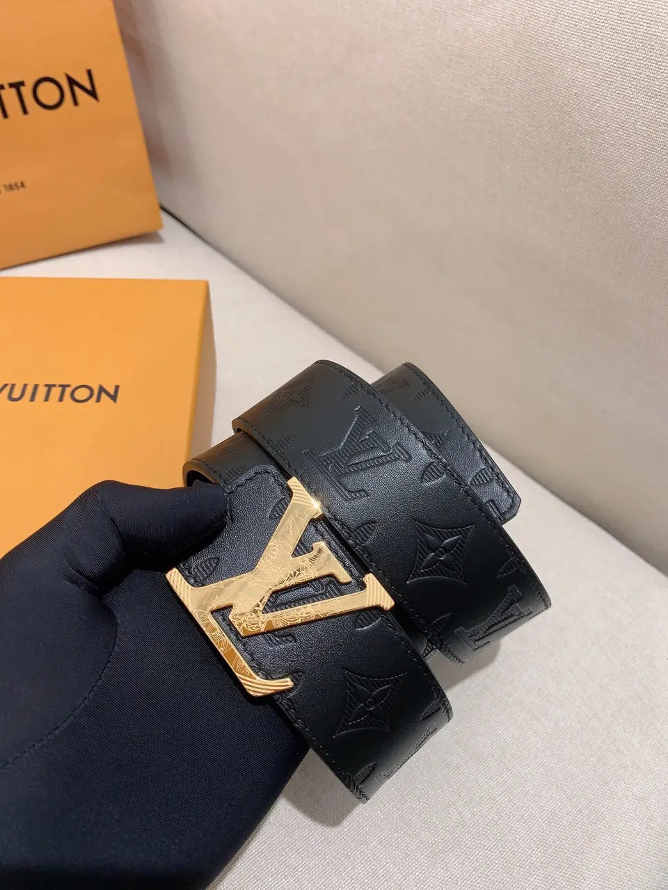 Louis Vuitton Embossed Belt Gold - Hình 3