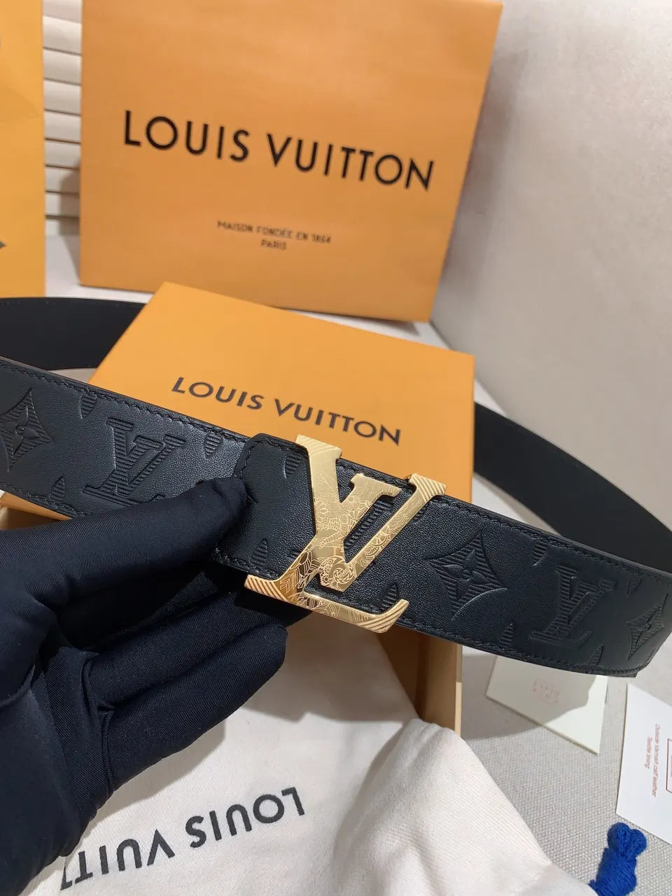 Louis Vuitton Embossed Belt Gold - Hình 6