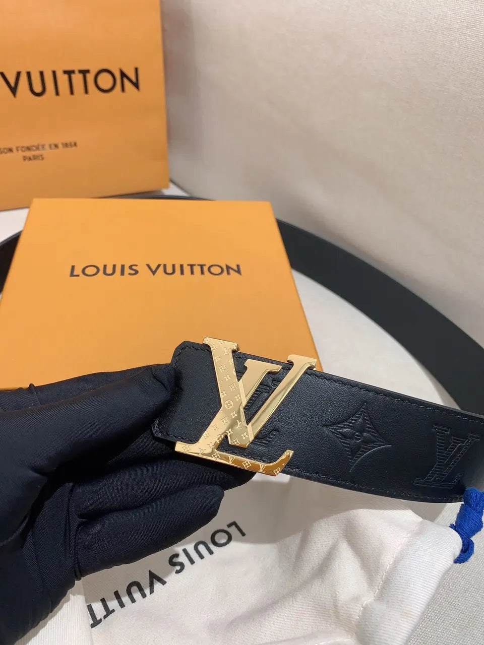 Louis Vuitton Embossed Gold Buckle Belt - Hình 2
