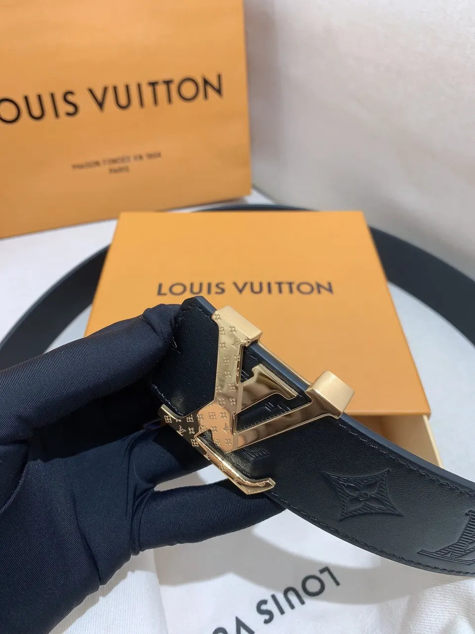 Louis Vuitton Embossed Gold Buckle Belt - Hình 3