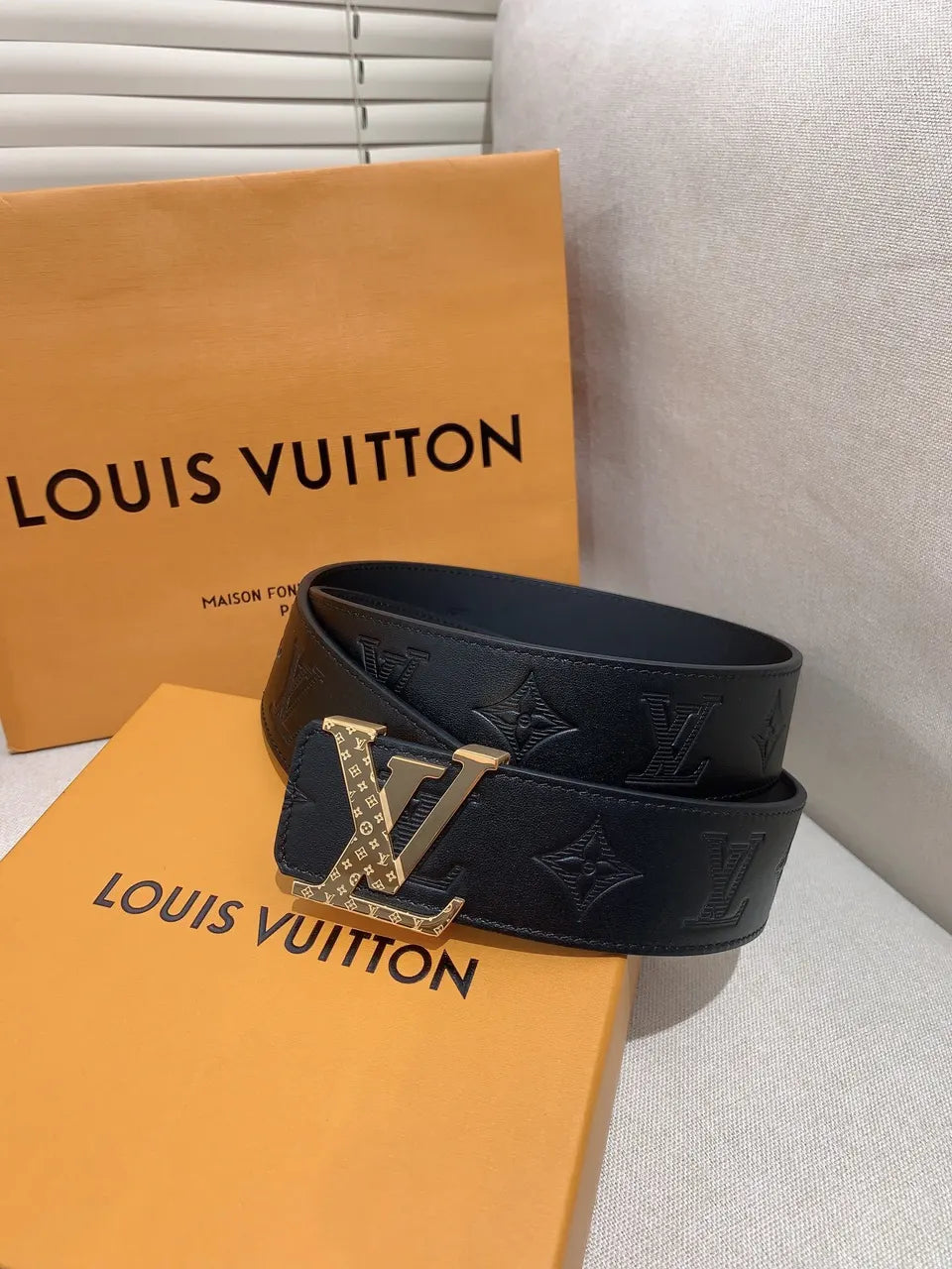 Louis Vuitton Embossed Gold Buckle Belt - Hình 6