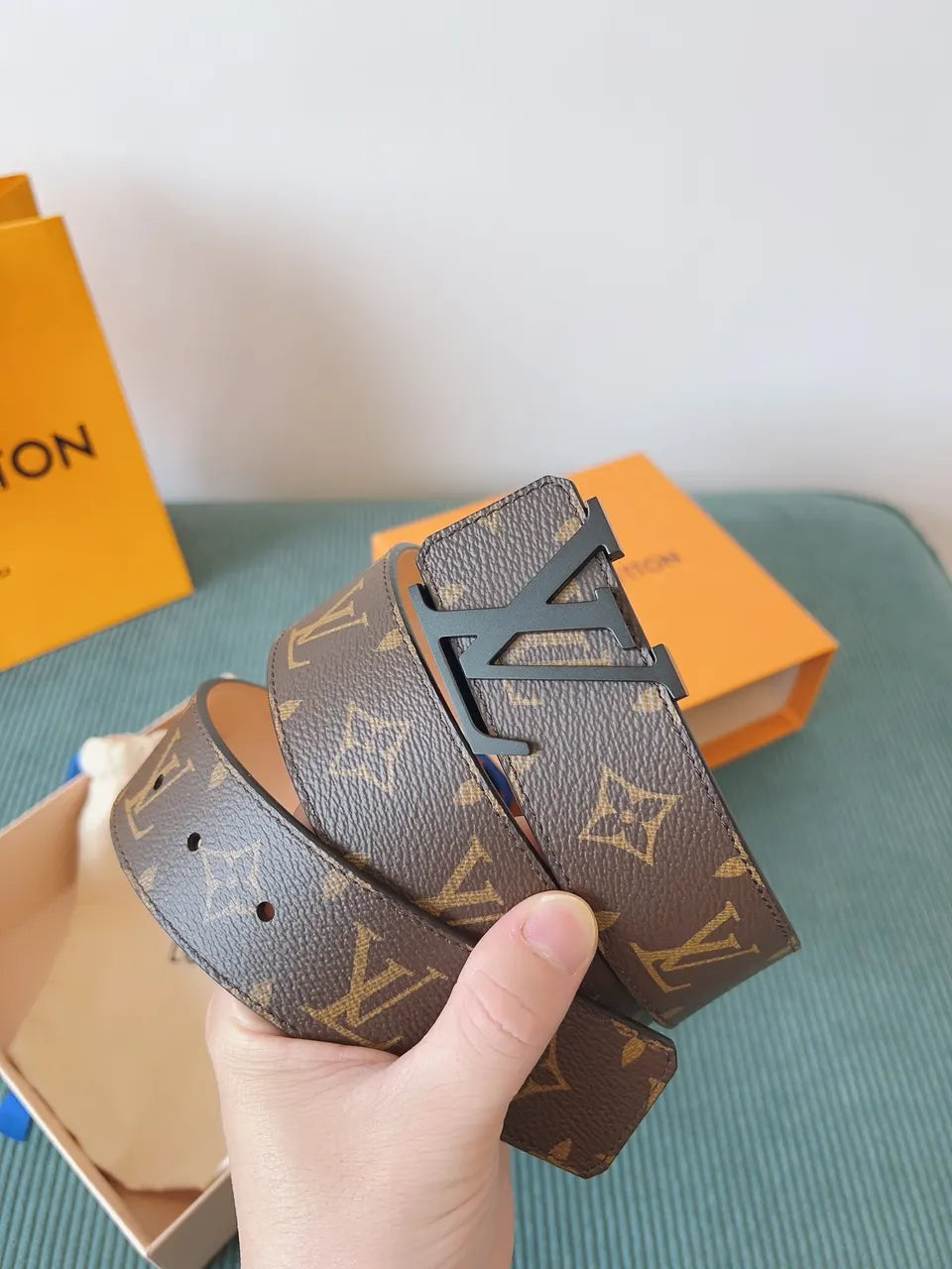 matte Louis Vuitton Monogram Brown Belt - Hình 2
