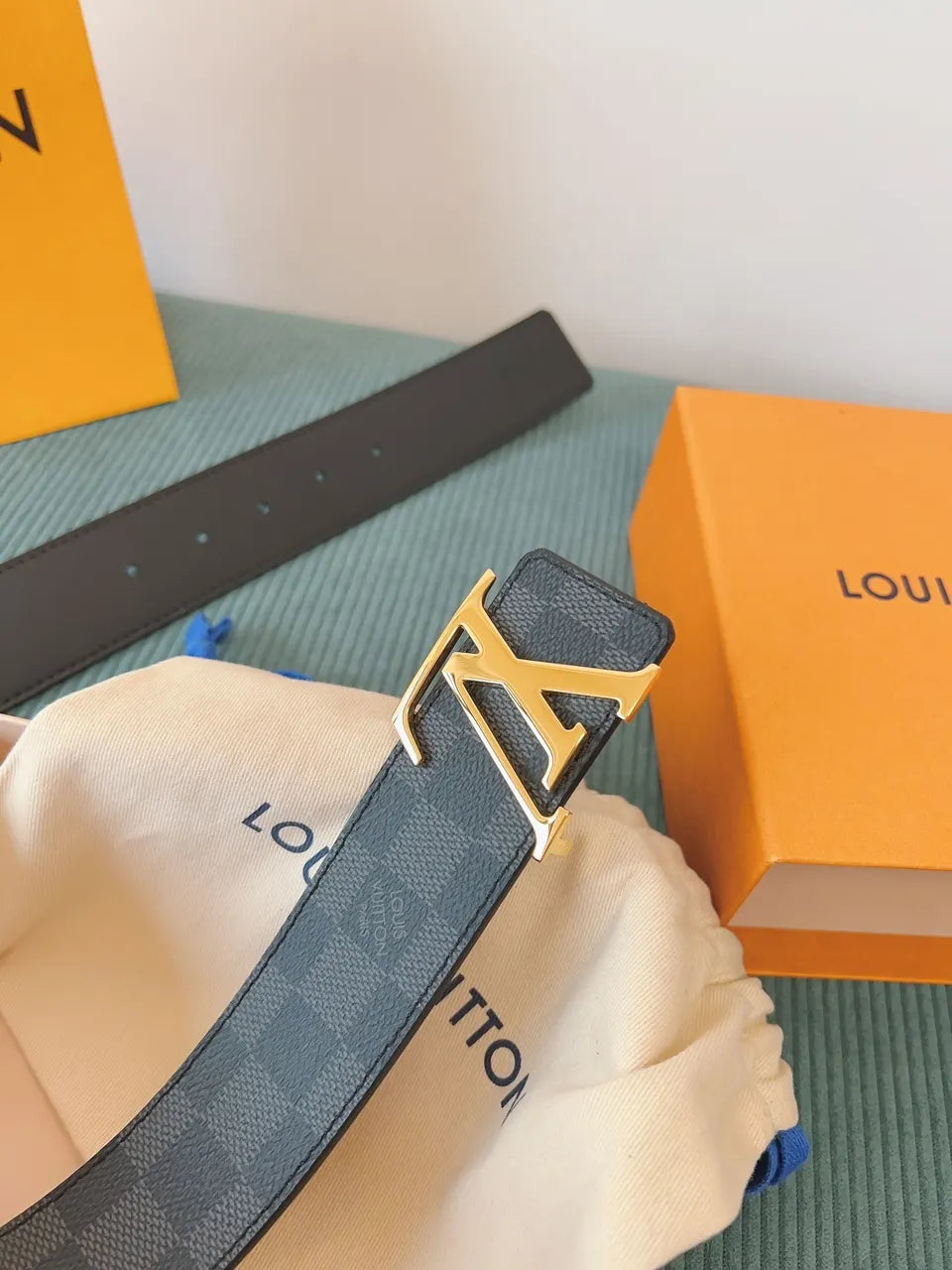 Louis Vuitton Damier Graphite Belt gold lv - Hình 3