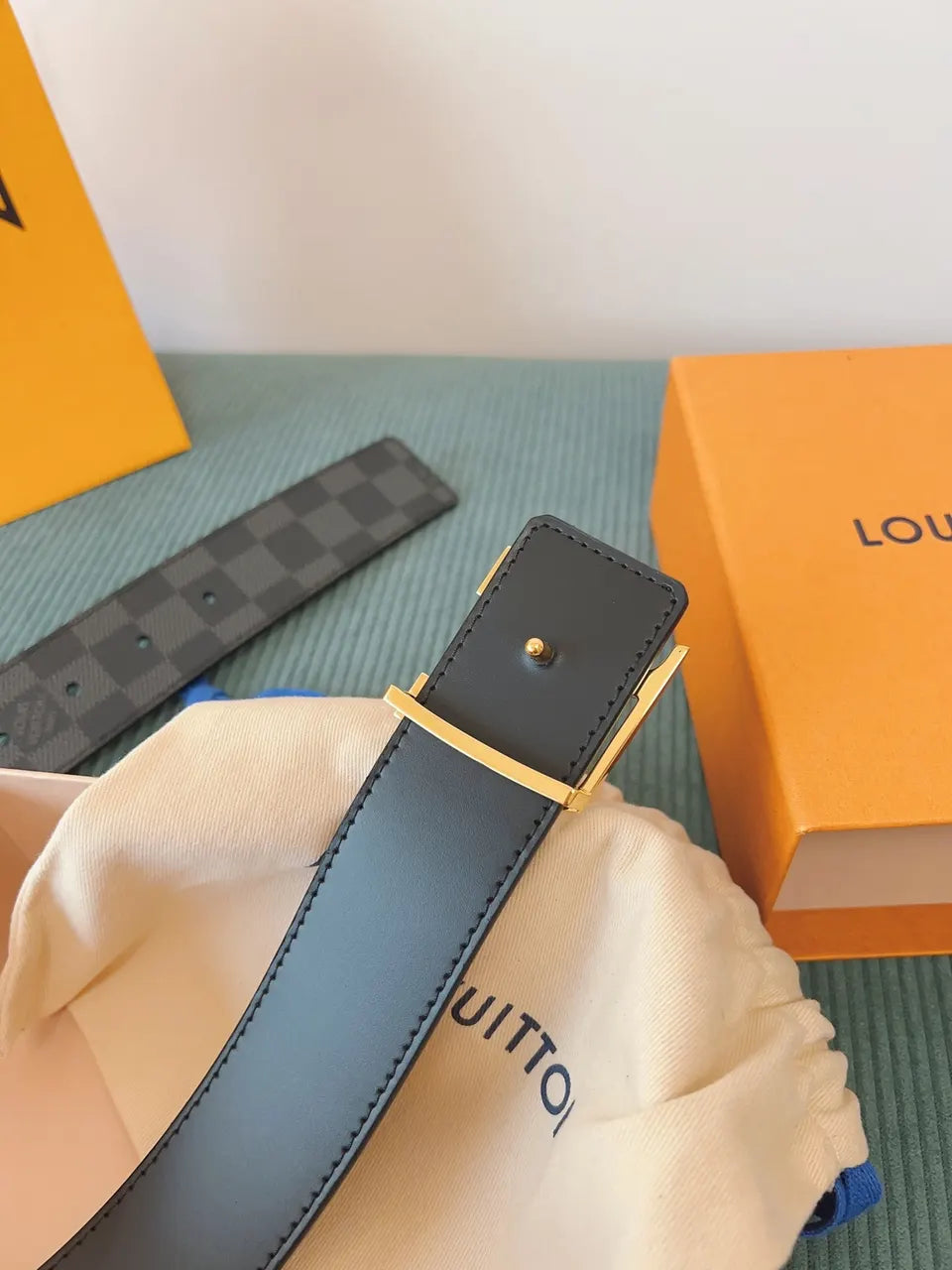Louis Vuitton Damier Graphite Belt gold lv - Hình 4