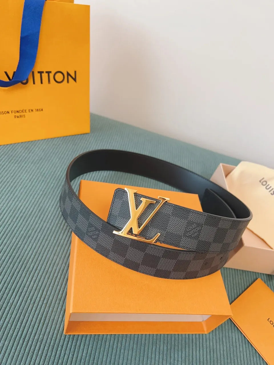Louis Vuitton Damier Graphite Belt gold lv - Hình 5