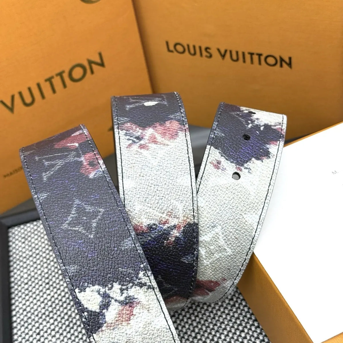 silver Louis Vuitton Watercolor Monogram Belt - Hình 6