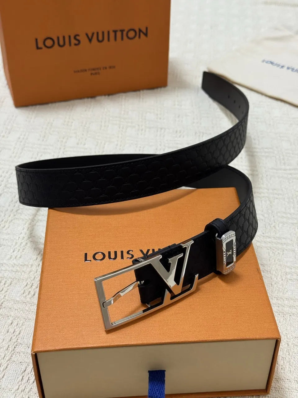 LV Black Embossed Leather Belt louis - Hình 2