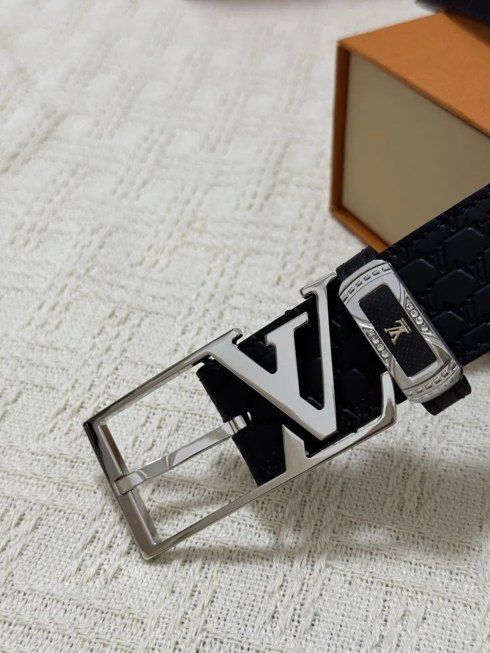 LV Black Embossed Leather Belt louis - Hình 3