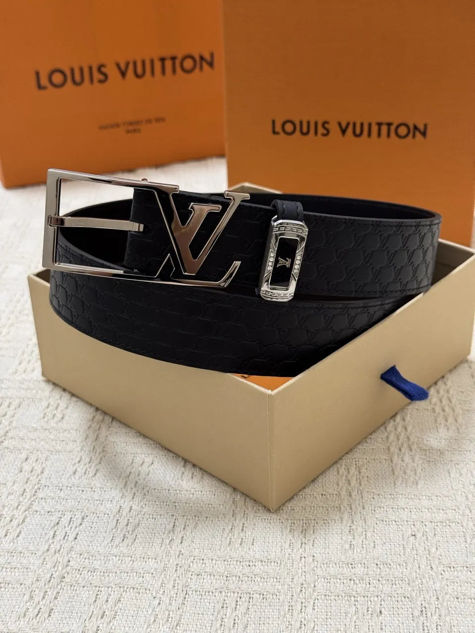 LV Black Embossed Leather Belt louis - Hình 4