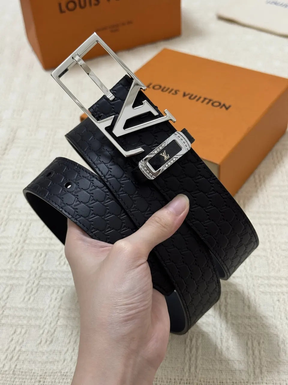 LV Black Embossed Leather Belt louis - Hình 6