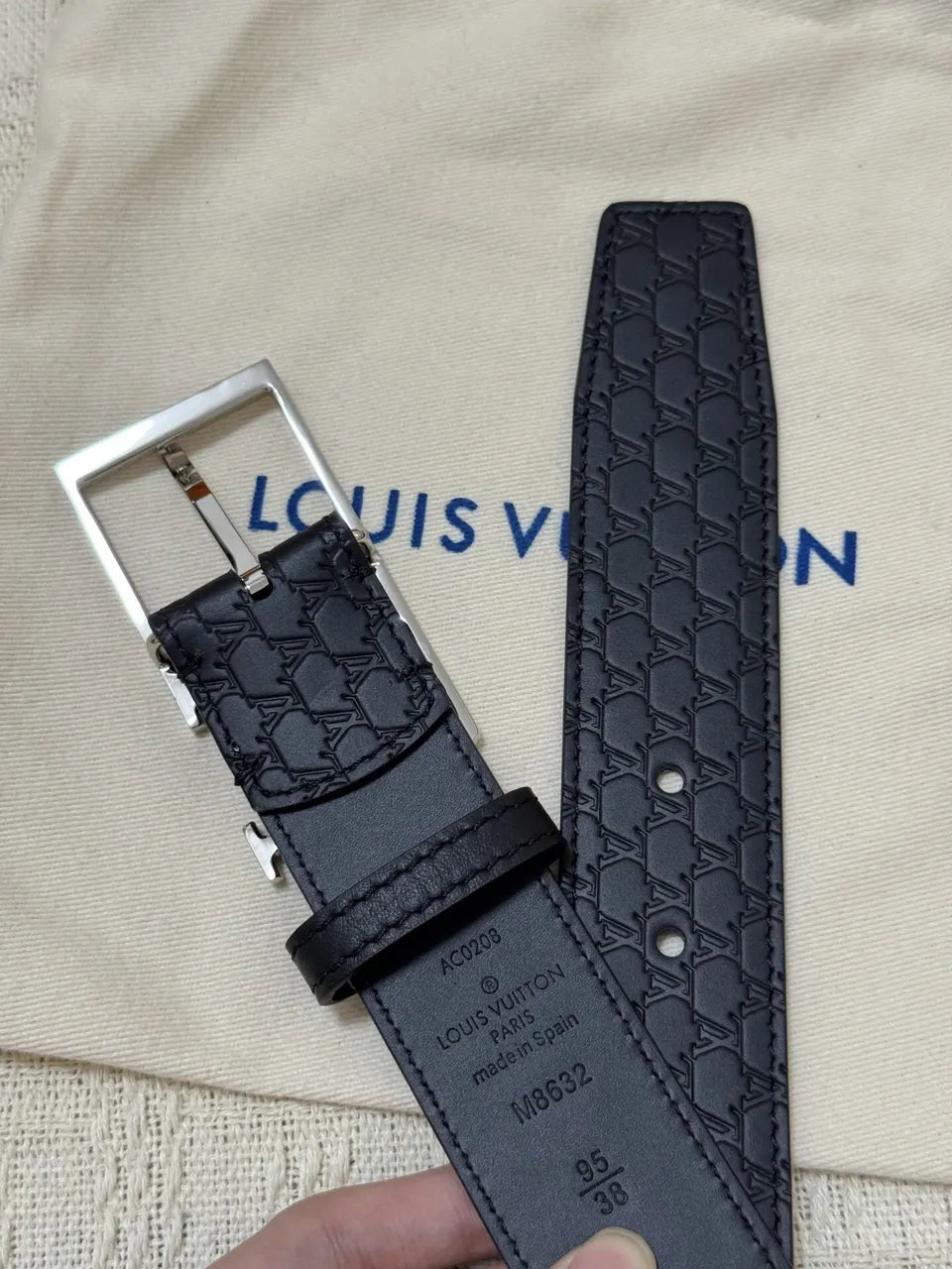 LV Black Embossed Leather Belt louis - Hình 9