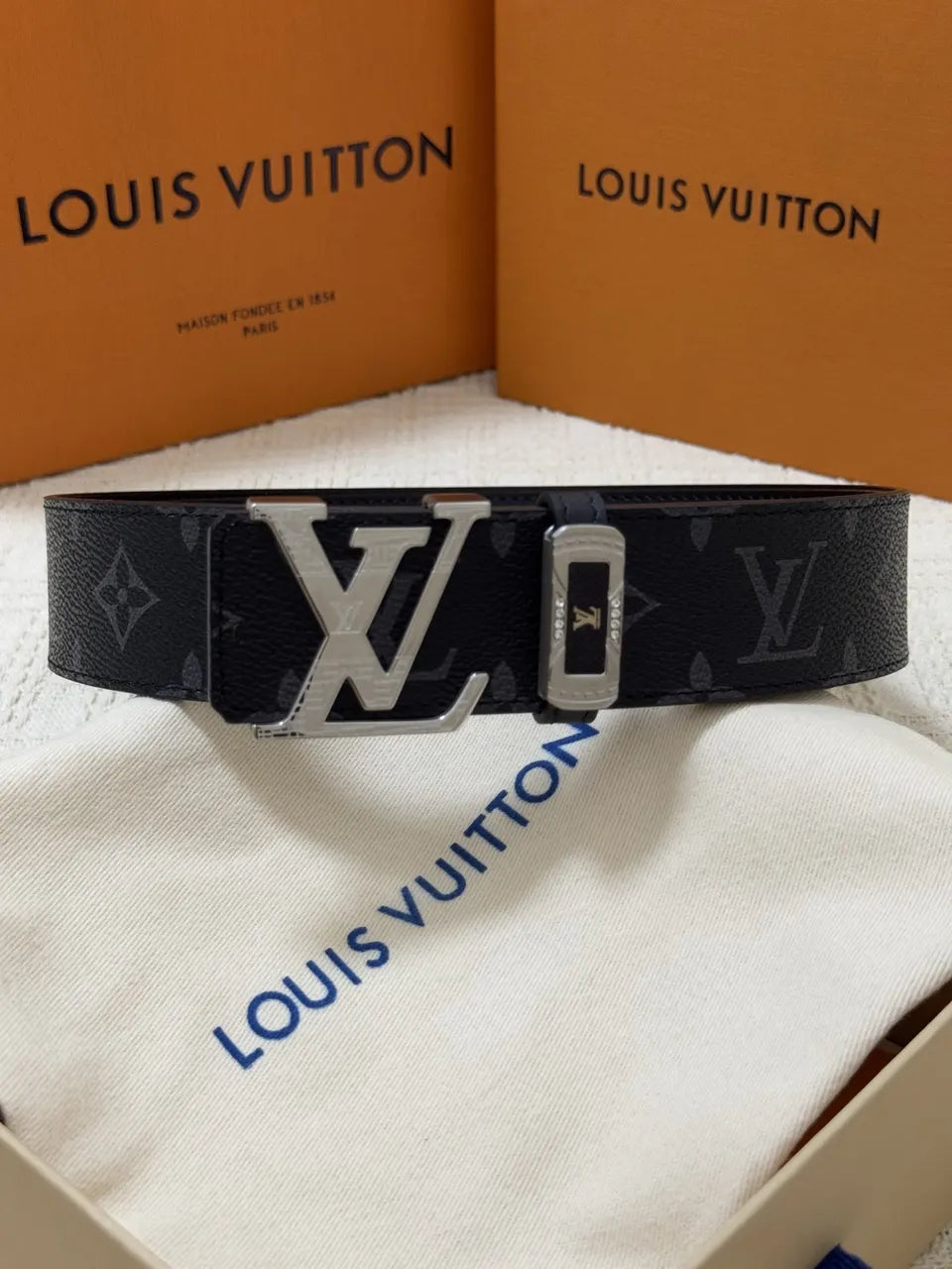 Louis Vuitton Shadow Buckle Belt - Hình 2