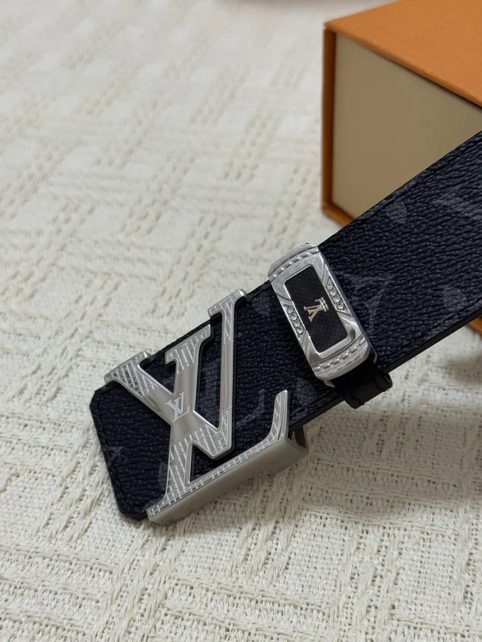 Louis Vuitton Shadow Buckle Belt - Hình 5