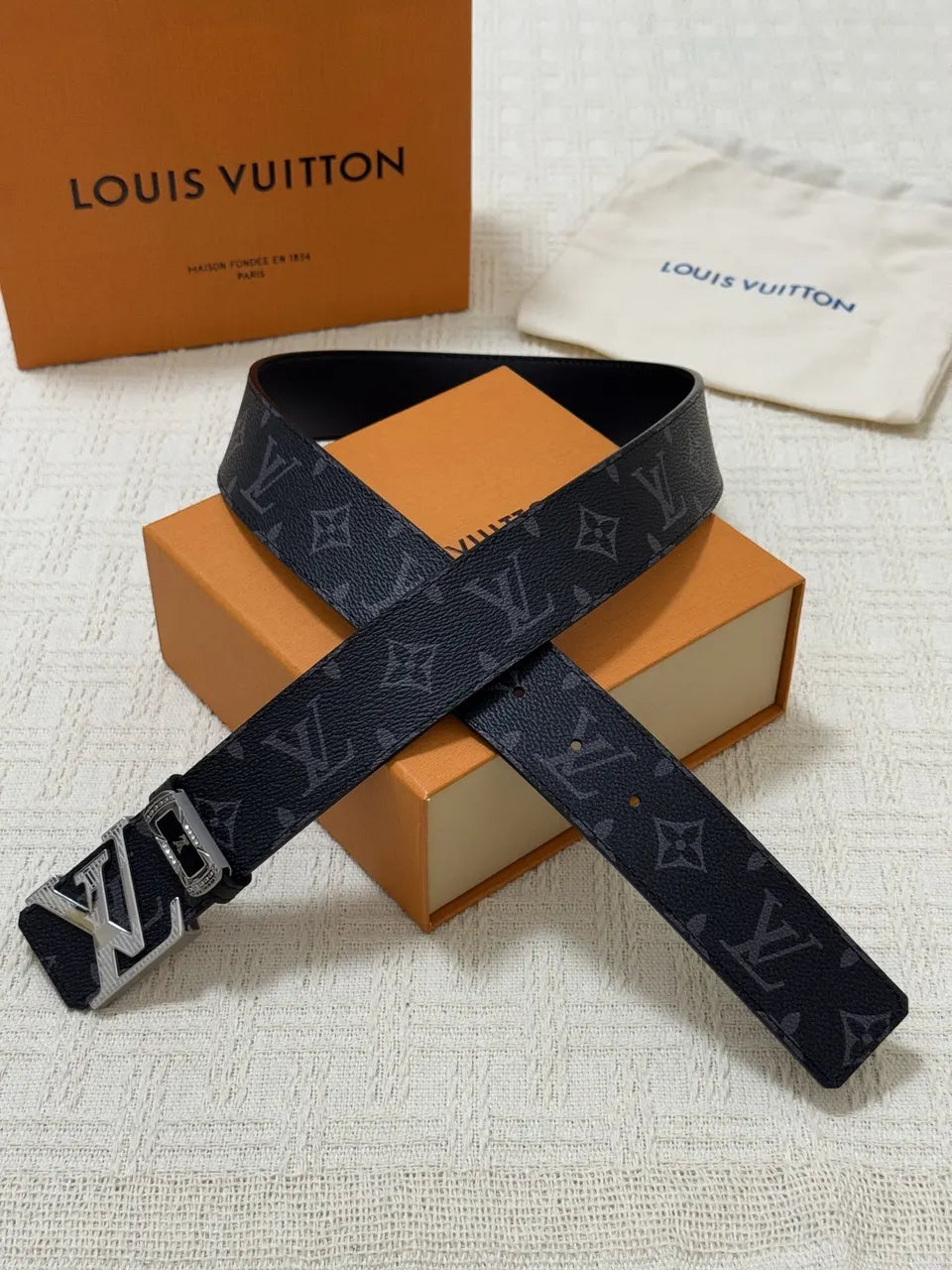 Louis Vuitton Shadow Buckle Belt - Hình 9