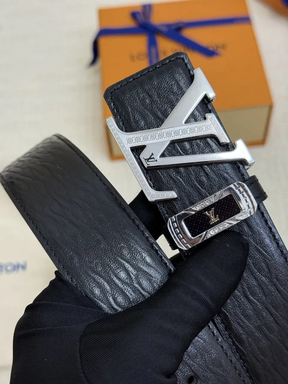 silver lv Louis Vuitton Black Taurillon Leather Belt - Hình 2
