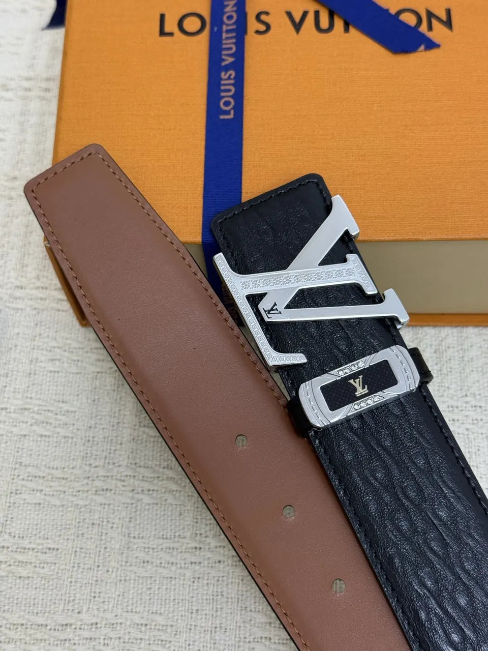 silver lv Louis Vuitton Black Taurillon Leather Belt - Hình 4