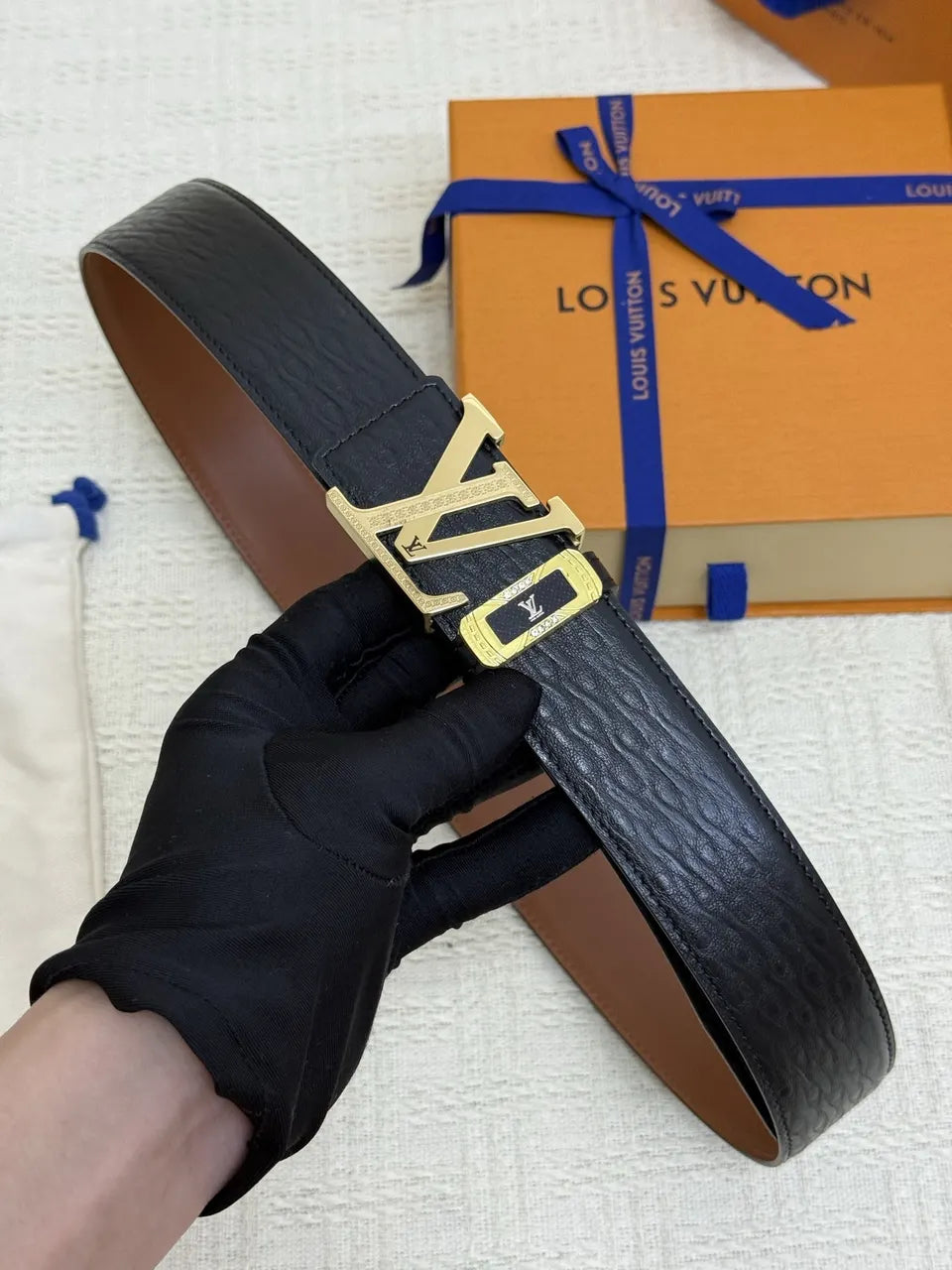 silver lv Louis Vuitton Black Taurillon Leather Belt - Hình 7