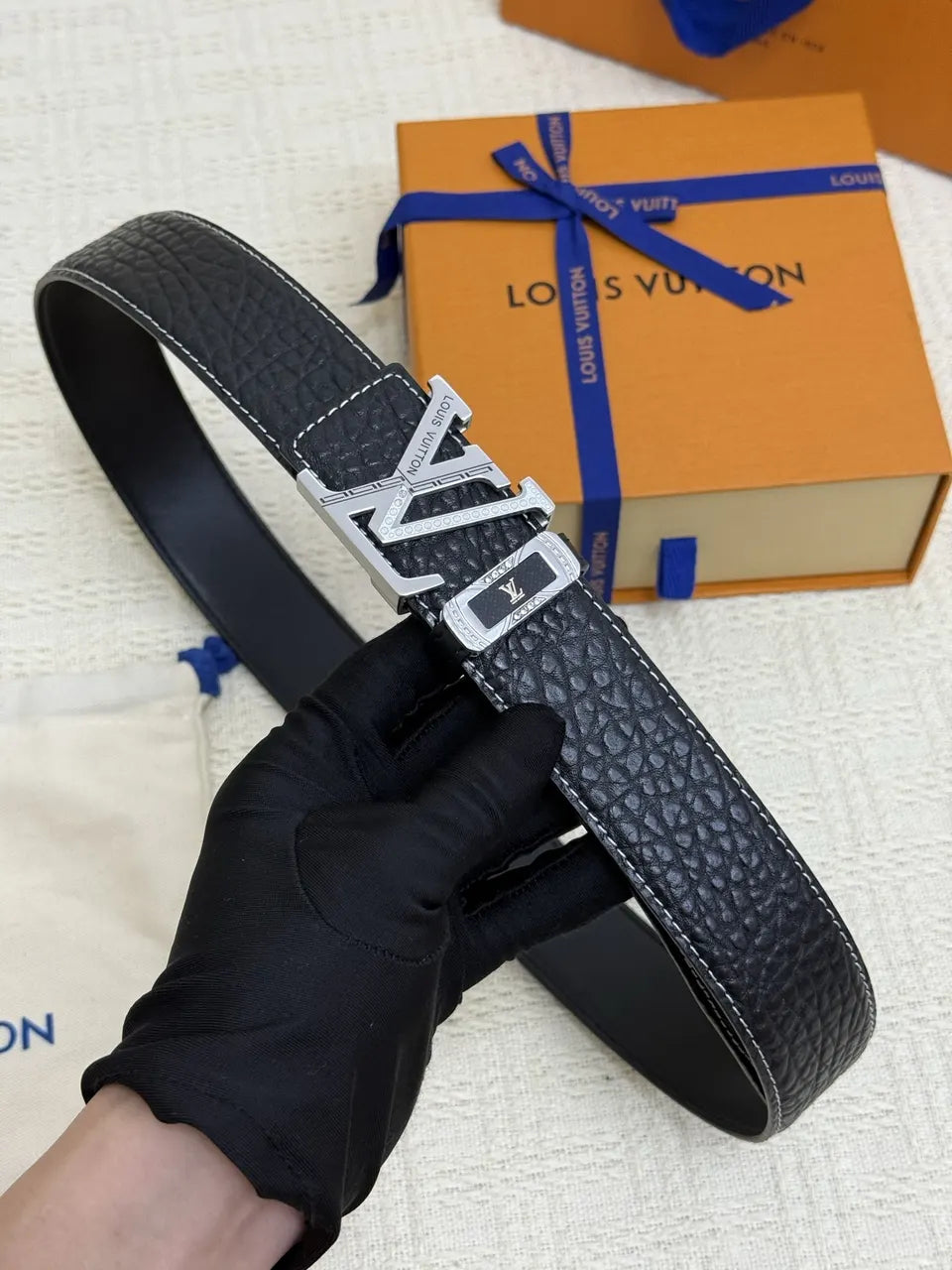 silver lv Louis Vuitton Black Taurillon Leather Belt - Hình 2
