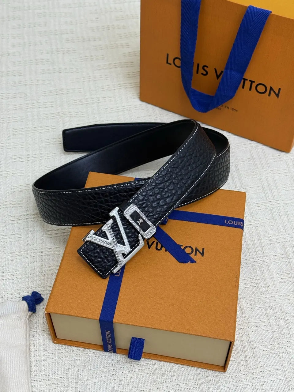 silver lv Louis Vuitton Black Taurillon Leather Belt - Hình 3