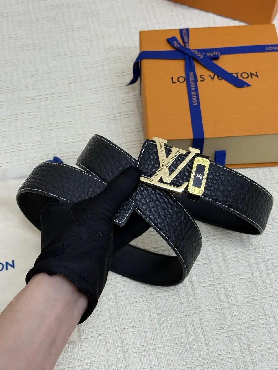 silver lv Louis Vuitton Black Taurillon Leather Belt - Hình 6