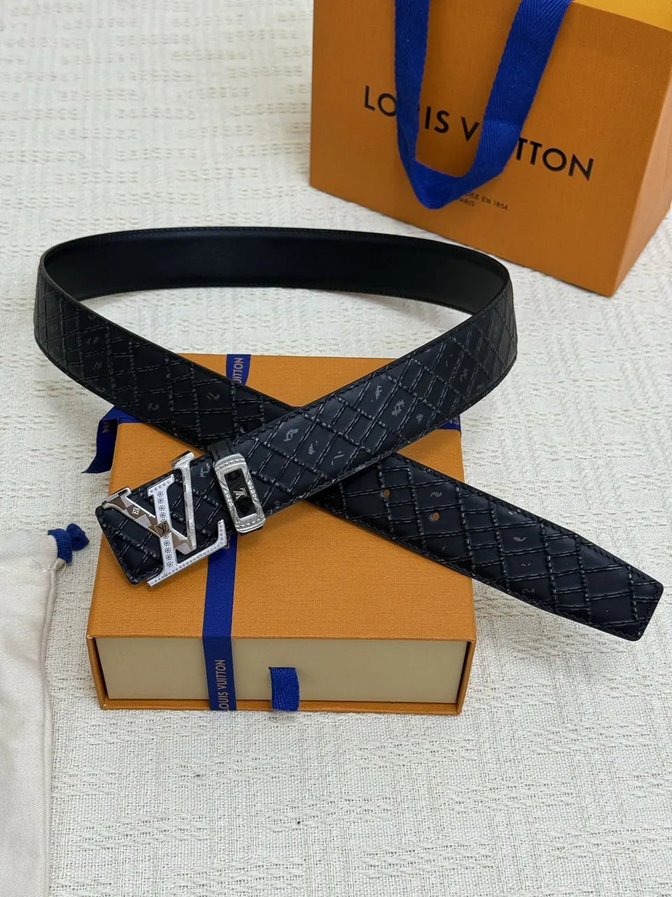 LV Quilted Black Leather Belt - Hình 2