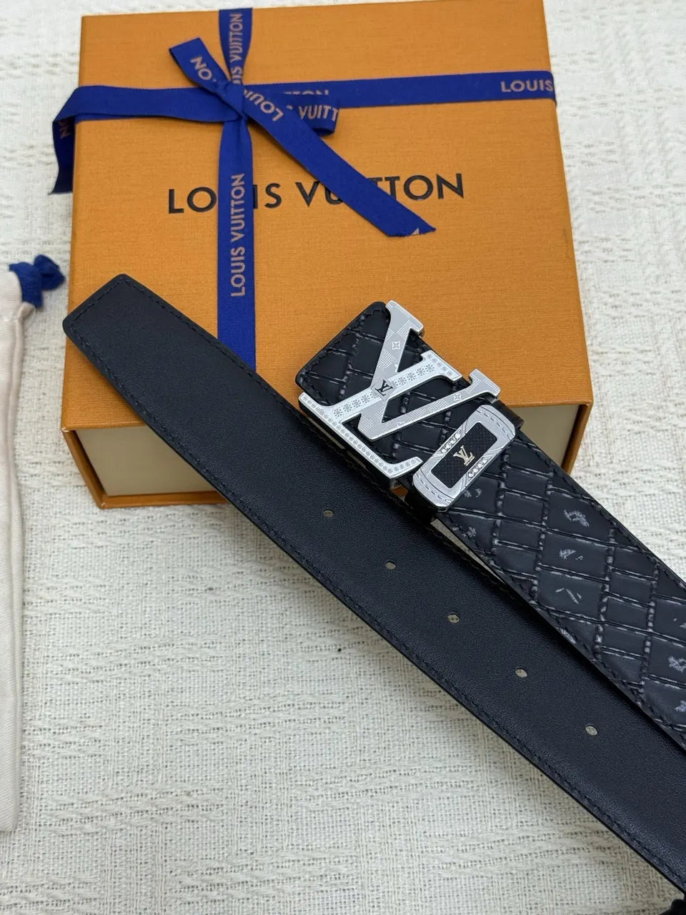 LV Quilted Black Leather Belt - Hình 3