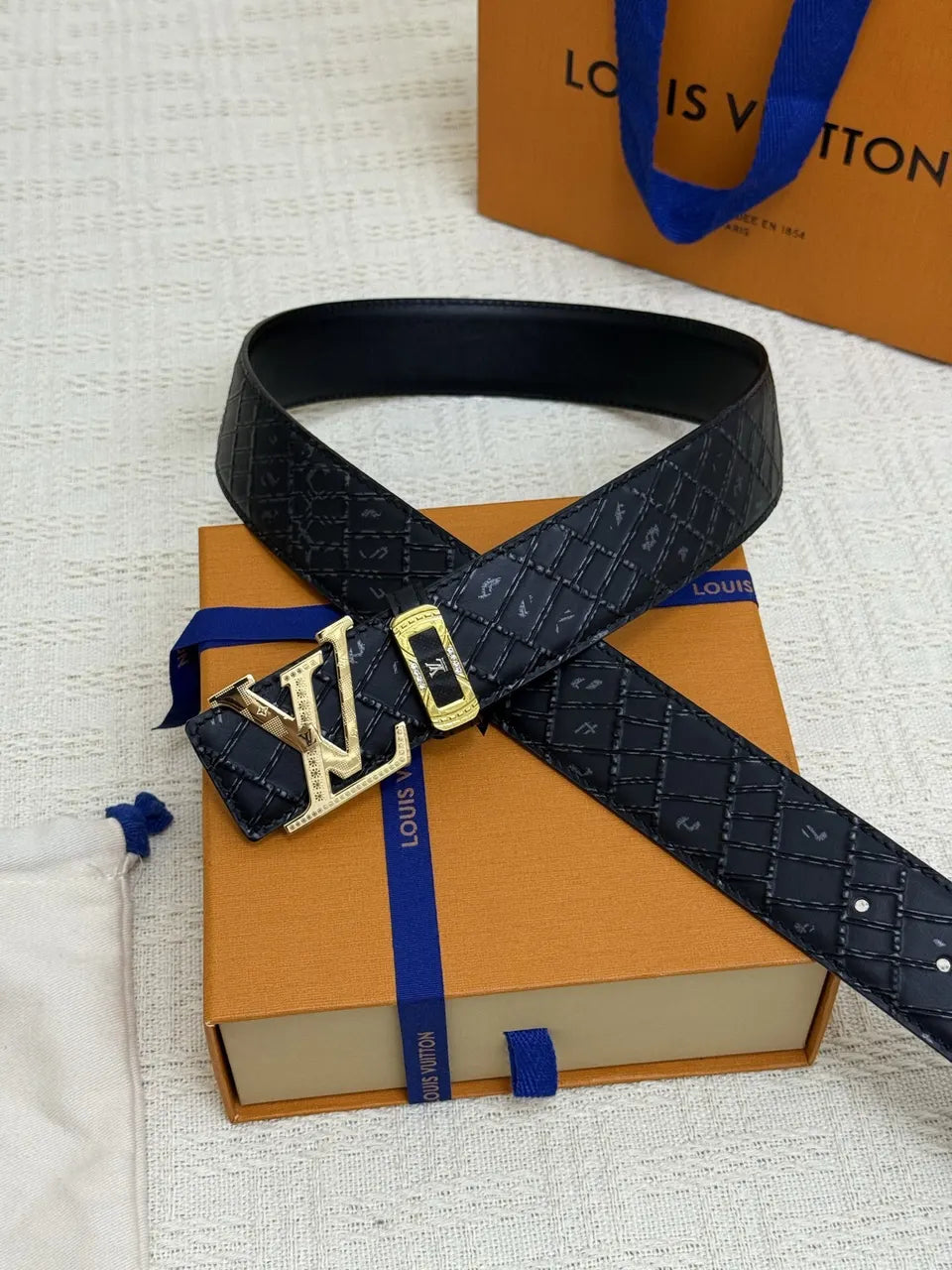LV Quilted Black Leather Belt - Hình 4