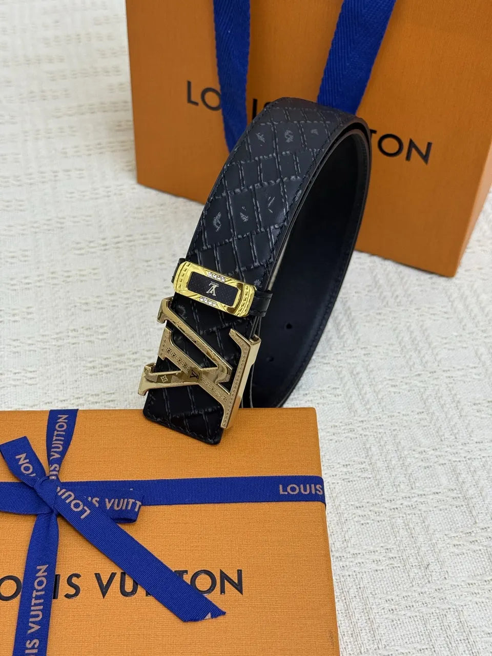 LV Quilted Black Leather Belt - Hình 5