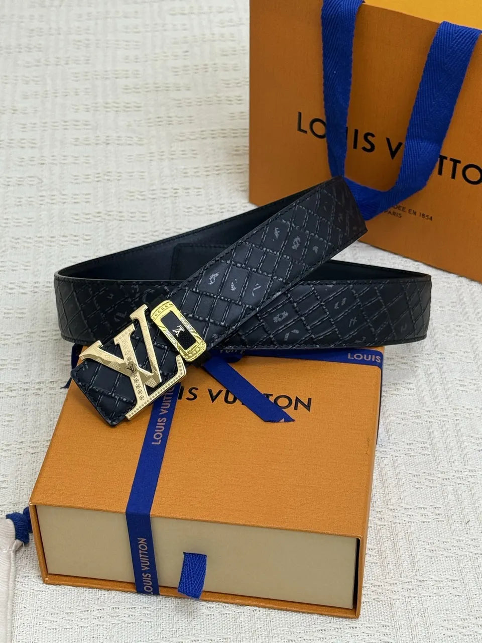 LV Quilted Black Leather Belt - Hình 7