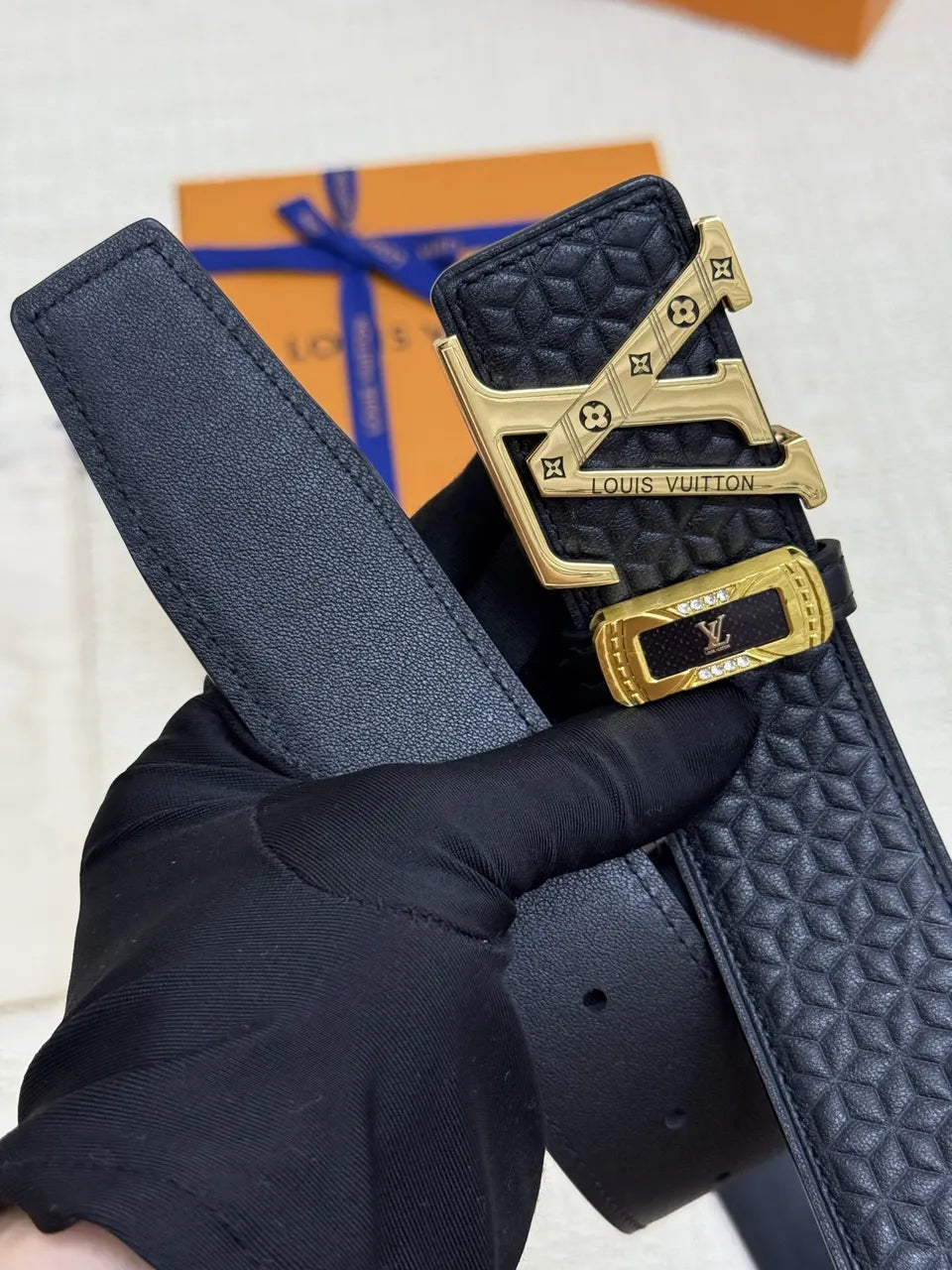 Louis Vuitton Embossed Leather Belt silver - Hình 5
