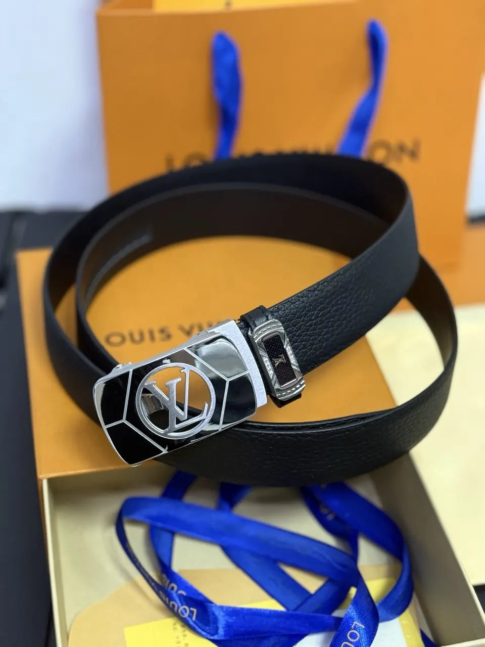 silver buckle Louis Vuitton Black Taurillon Leather Belt - Hình 2