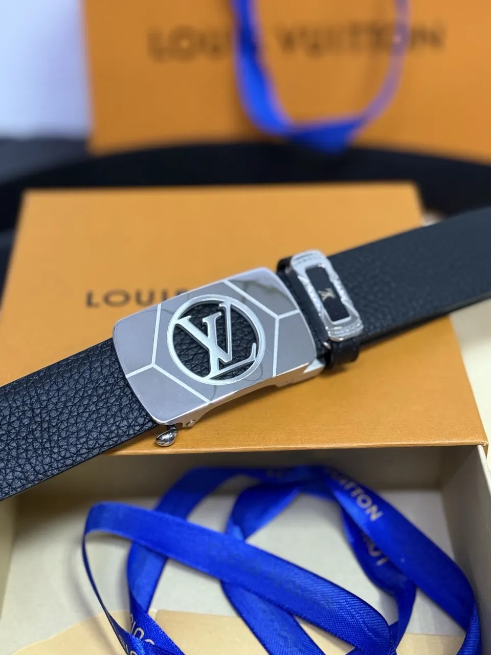 silver buckle Louis Vuitton Black Taurillon Leather Belt - Hình 3