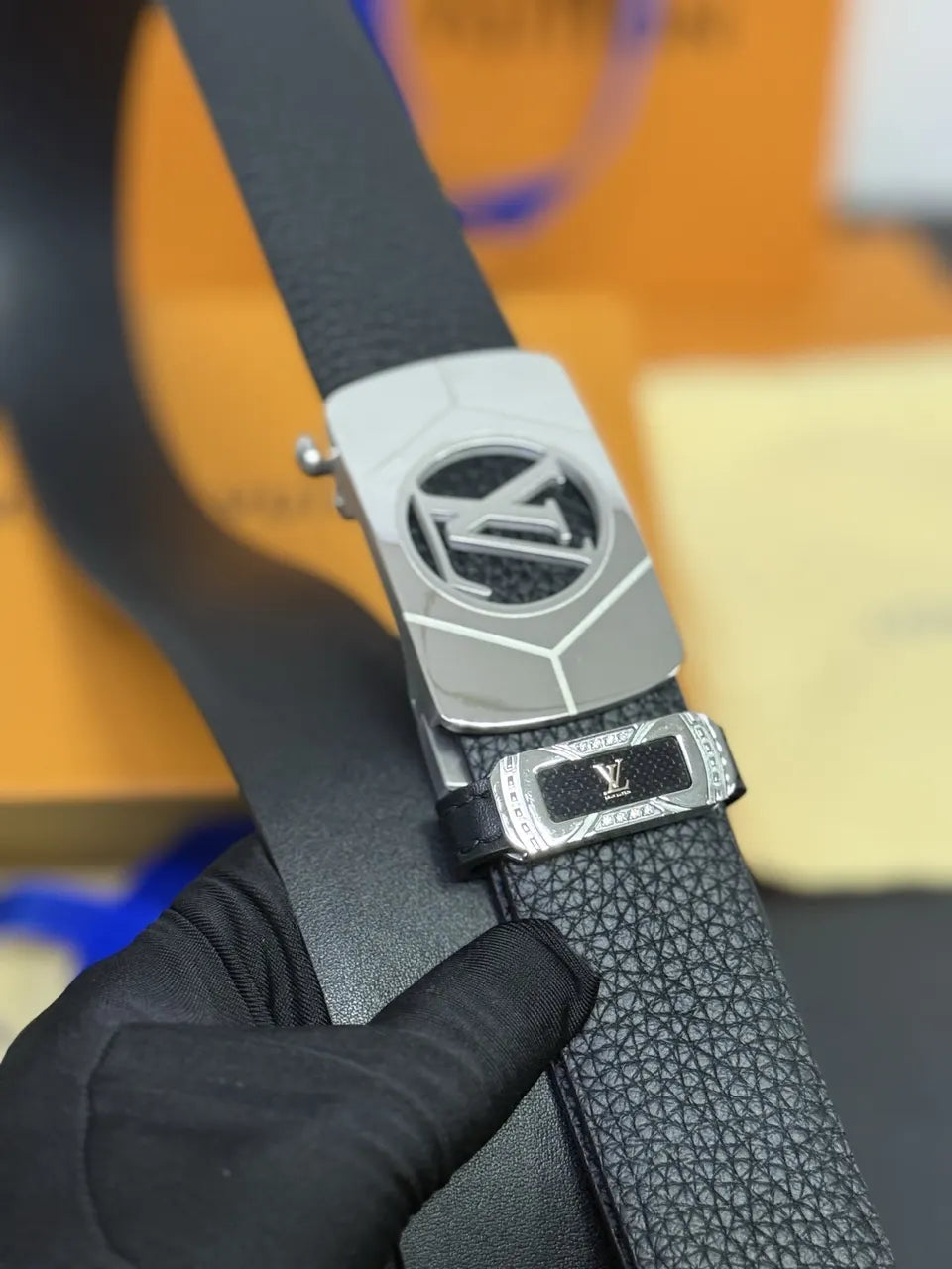silver buckle Louis Vuitton Black Taurillon Leather Belt - Hình 4