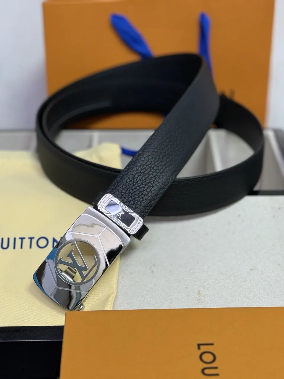 silver buckle Louis Vuitton Black Taurillon Leather Belt - Hình 5