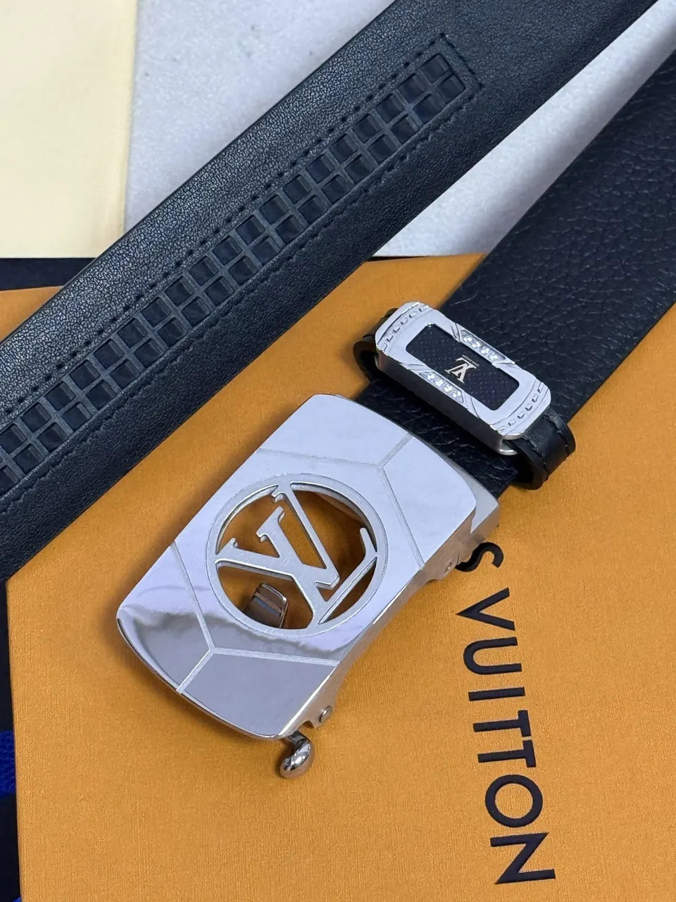 silver buckle Louis Vuitton Black Taurillon Leather Belt - Hình 7